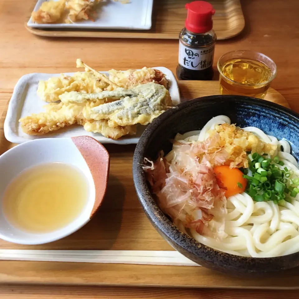 釜玉うどん・イカ天とちくわ天とナス天|美也子さん