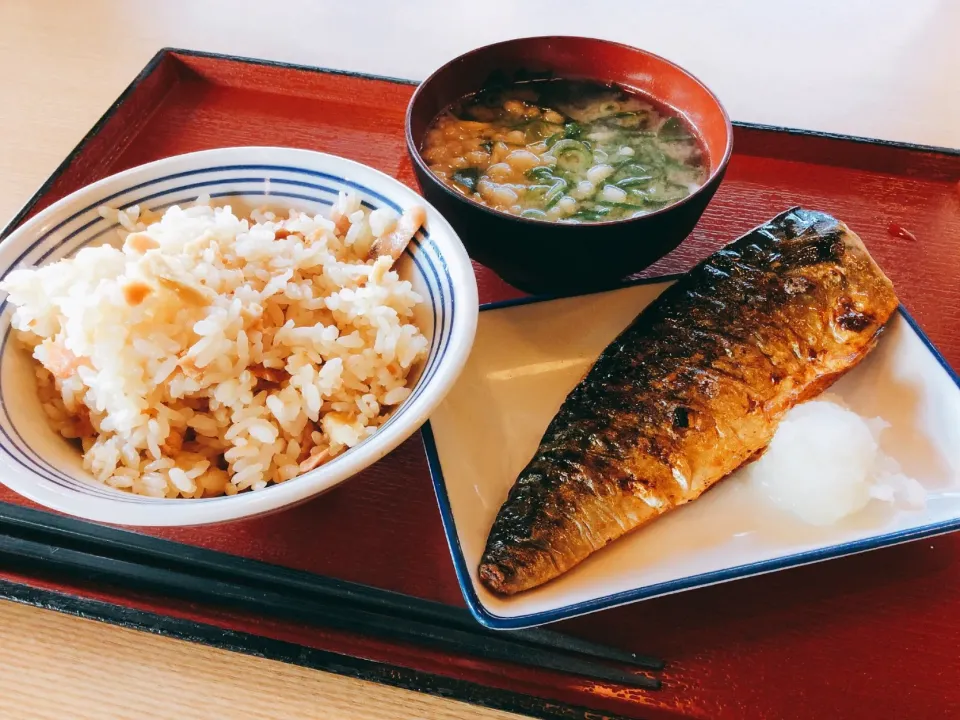 Snapdishの料理写真:いわゆる、○○食堂って街中にあるお店で勝手に鯖の塩焼き定食😋|アライさんさん