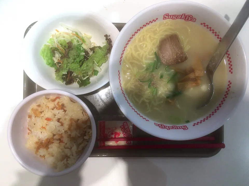 Snapdishの料理写真:昼セットA(ラーメン•五目ごはん•ミニサラダ)|ばーさんさん