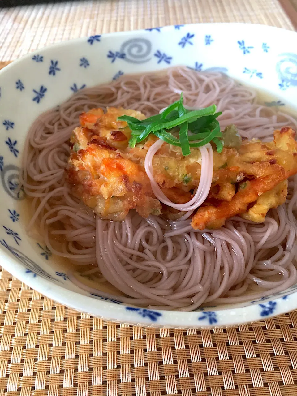 野菜かき揚げにゅうめん🌿
紫いもを練りこんだお素麺で😊🍠|🌿ぴぴさん