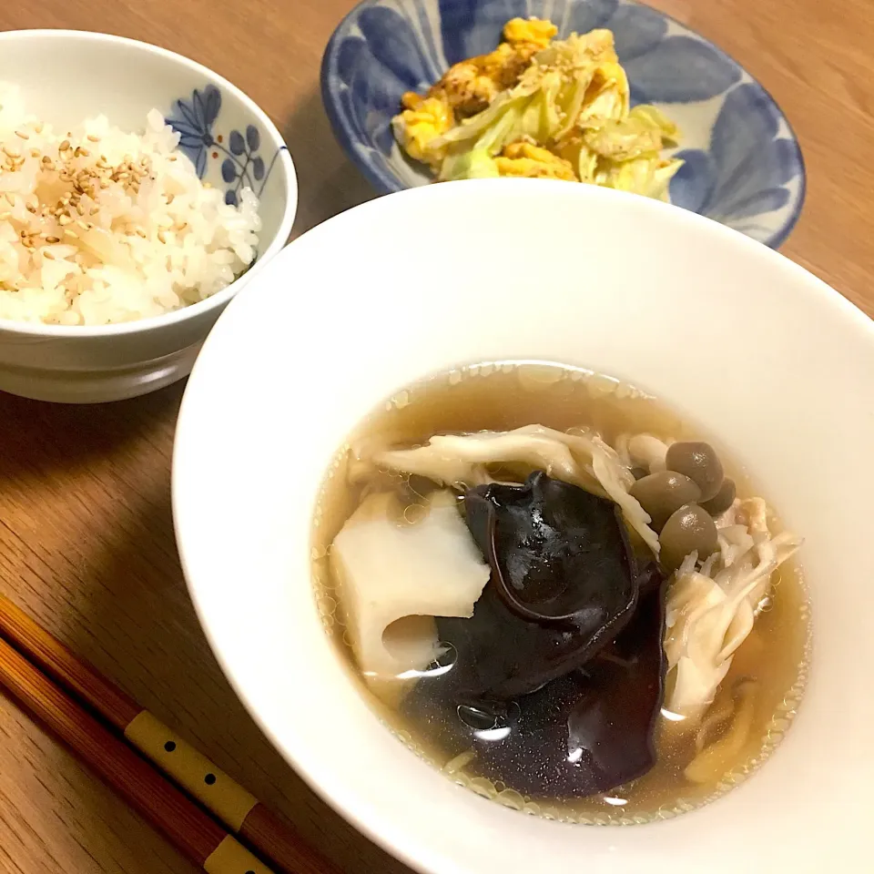 きのことキクラゲの中華風ブラウンスープ
生姜ご飯
#きのこ #キクラゲ #鶏肉 #中華スープ
#生姜ご飯 #生姜|あきころさん