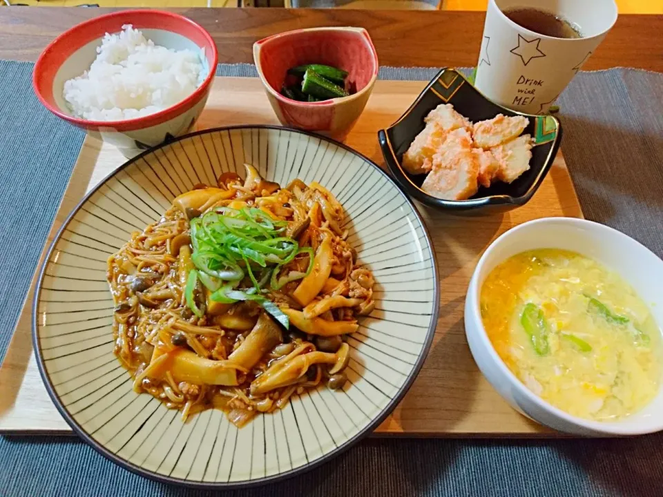 麻婆きのこ、焼きオクラの生姜マリネ、明太ポテサラ、卵とねぎのスープ|おむすびさん