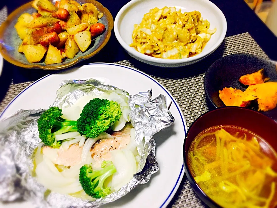 鮭のホイル焼き、麺つゆジャーマンポテト、かぼちゃの蜂蜜蒸し、白菜の卵とじ、もやしのカレー風味スープ|ありかさん