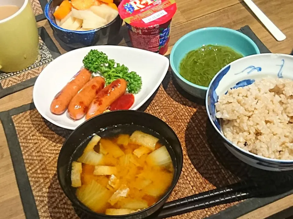 ウィンナーソーセージ&めかぶ&白菜の味噌汁|まぐろさん