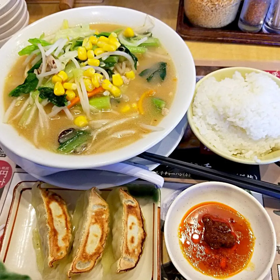 丸源ラーメンセット

青菜チャンポン
ニンニク無し餃子
小ライス

今日は車検なので　仕事　休みです❗
これから　スポーツクラブで　消化してきまーす|クッキングオヤジさん