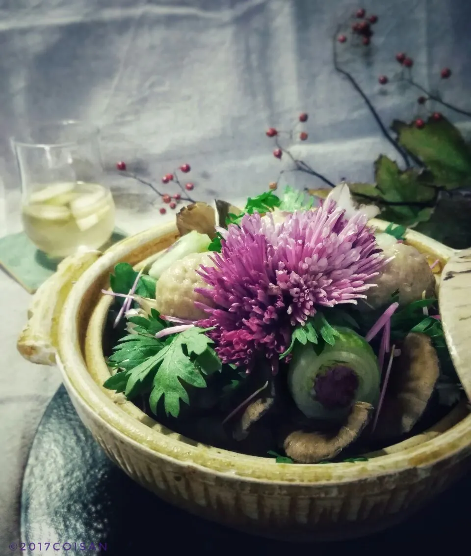 やまださんの 菊花と鶏団子の鍋|こいさんさん