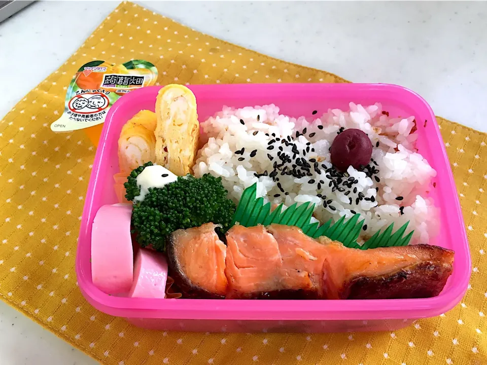 Snapdishの料理写真:今日のお弁当🍱
鮭弁✨|くっきいさん