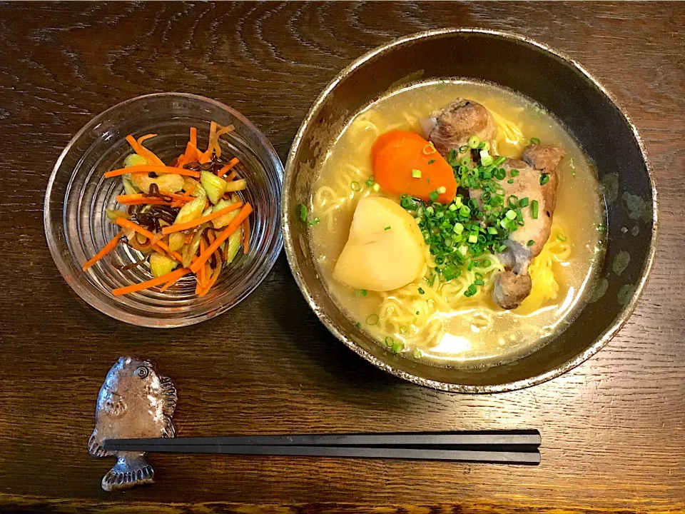 Snapdishの料理写真:猪スープをラーメンに
セロリとニンジンの塩昆布和え|カドラさん