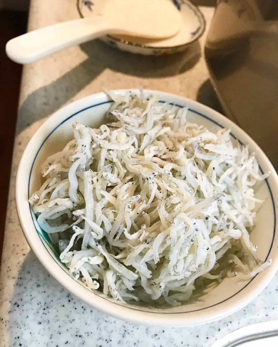 焼津大井川港産 釜揚げしらすごはん 駿河湾産|ガク魁‼︎男飯さん