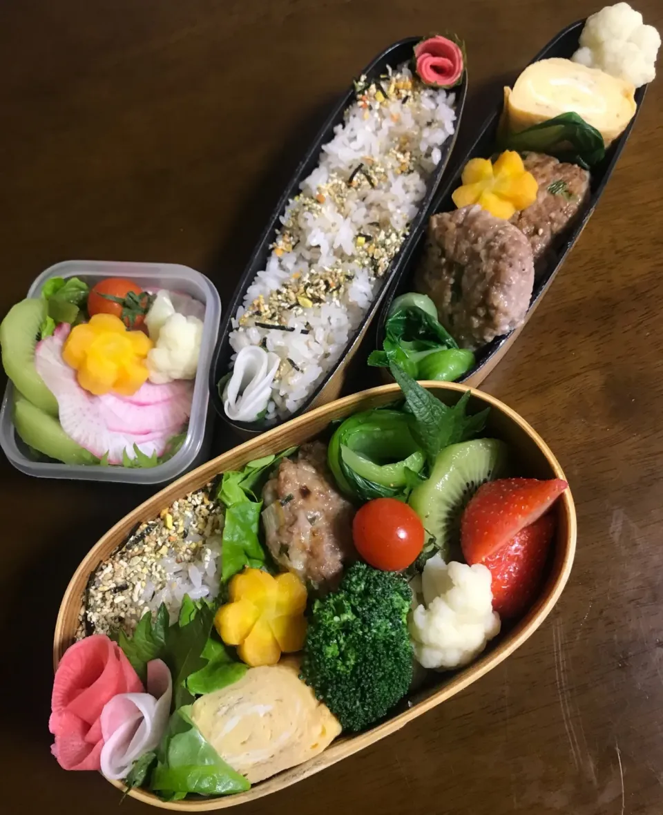 今日の2人のお弁当🍱
#週末恒例お片付け弁当
#まるまさんの料理 #中華風煮込みハンバーグ|とんちんさん