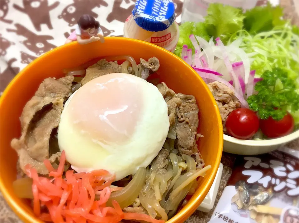 豚丼(発芽玄米🌱ご飯)&温玉&赤大根とツナのサラダ🥗&アーモンドフィッシュのダーリンお弁当♪

 #弁当  #フチ子  #骨太弁当|桃実さん