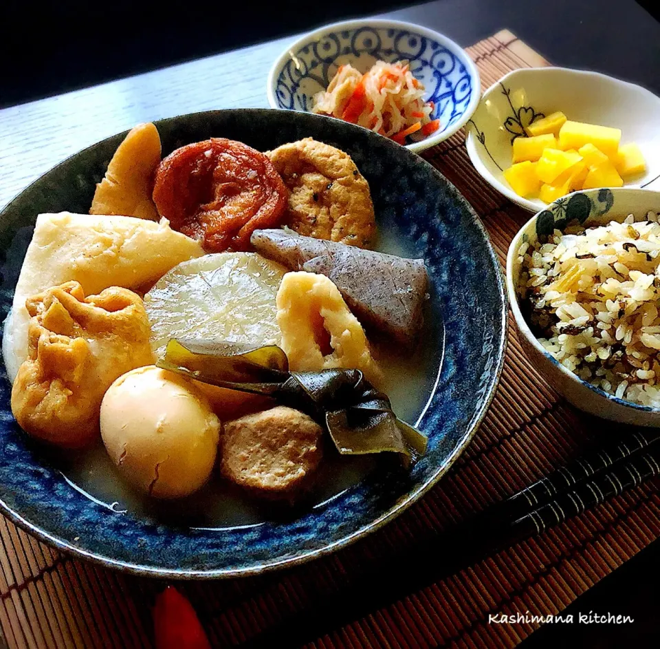 おはようございます(∩´∀`∩)
今日の朝ご飯は、昨日の残りおでんと、大根の葉のごま油炒めの混ぜご飯🍢🍚
皆さま良い１日を🎶|Kashimanakitchenさん