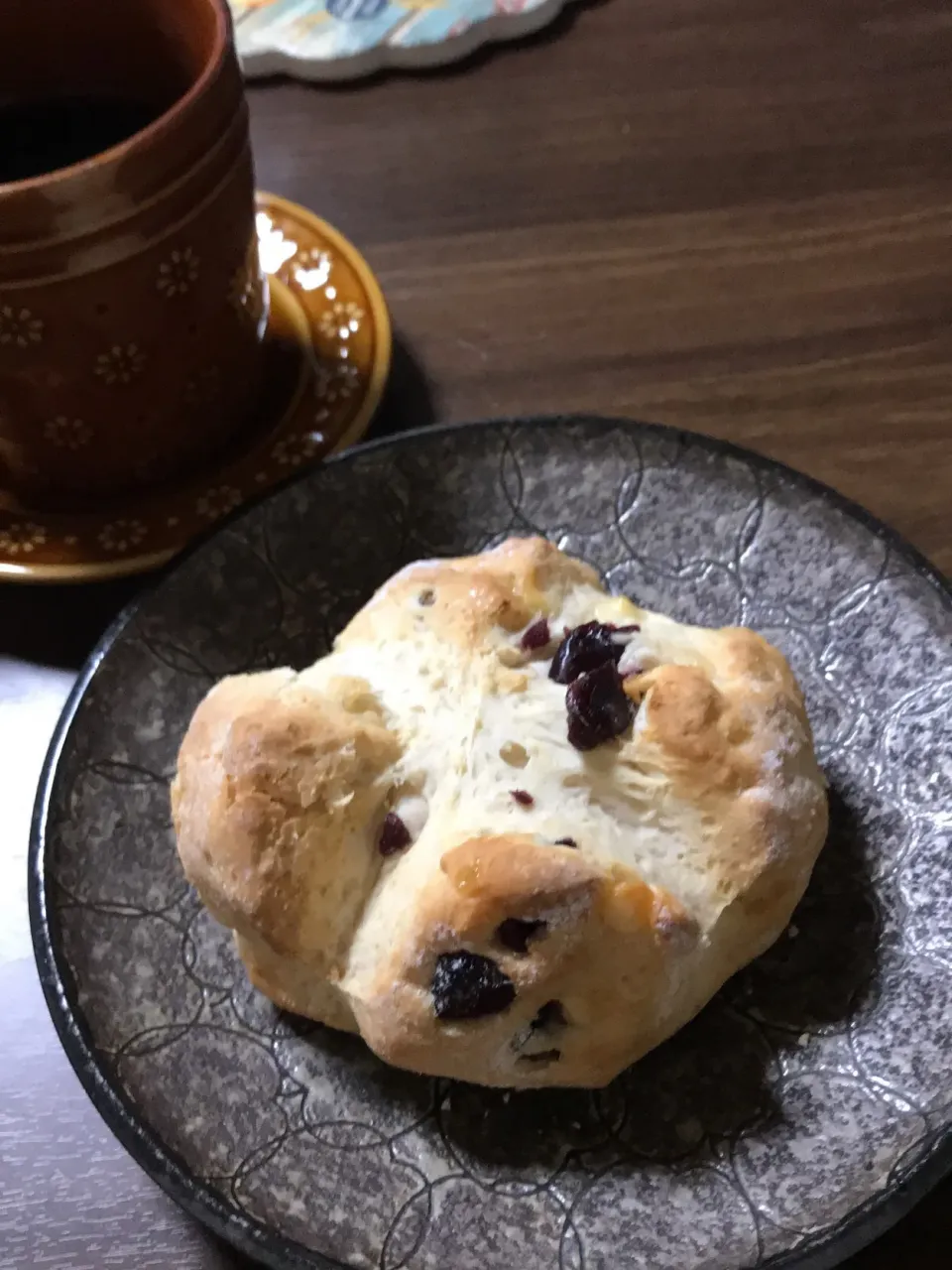 発酵時間ナシ、ホットケーキミックスとヨーグルトで作るパン〜ホワイトチョコチップとクランベリー入り😃|perfuさん