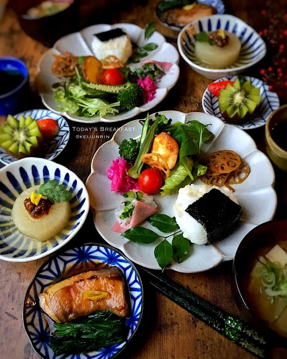 もち麦おにぎり の朝ごはん🍚|@keijunrinさん