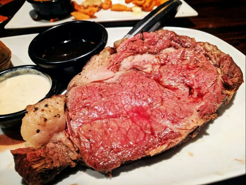 Snapdishの料理写真:medium rare prime rib at the Long Horn Steak House|steven z.y.さん