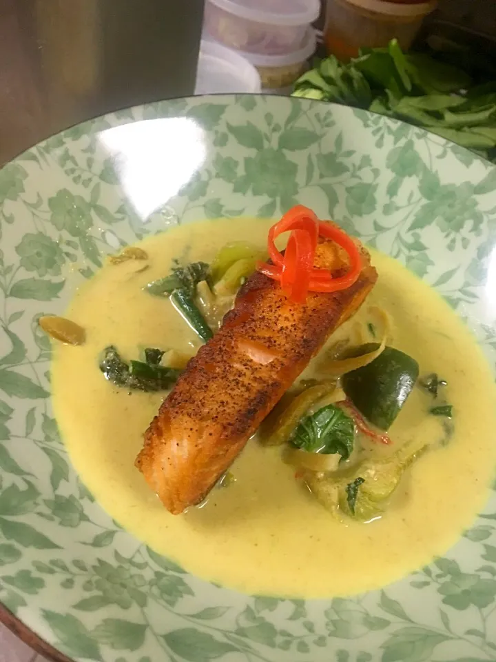 Salmon green curry|chaboonさん