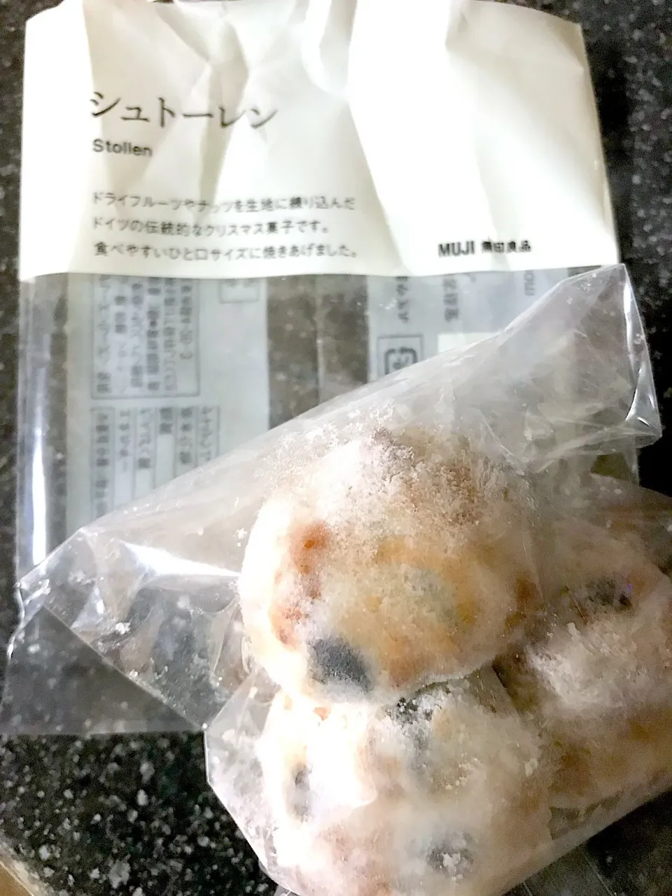 Snapdishの料理写真:これがシュトママが好きな無印良品のシュトーレン|シュトママさん