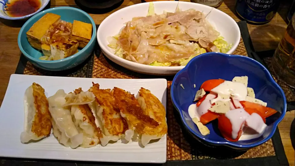 餃子＆厚揚げ＆豚肉と白菜ミルフィーユ＆トマトサラダ|まぐろさん