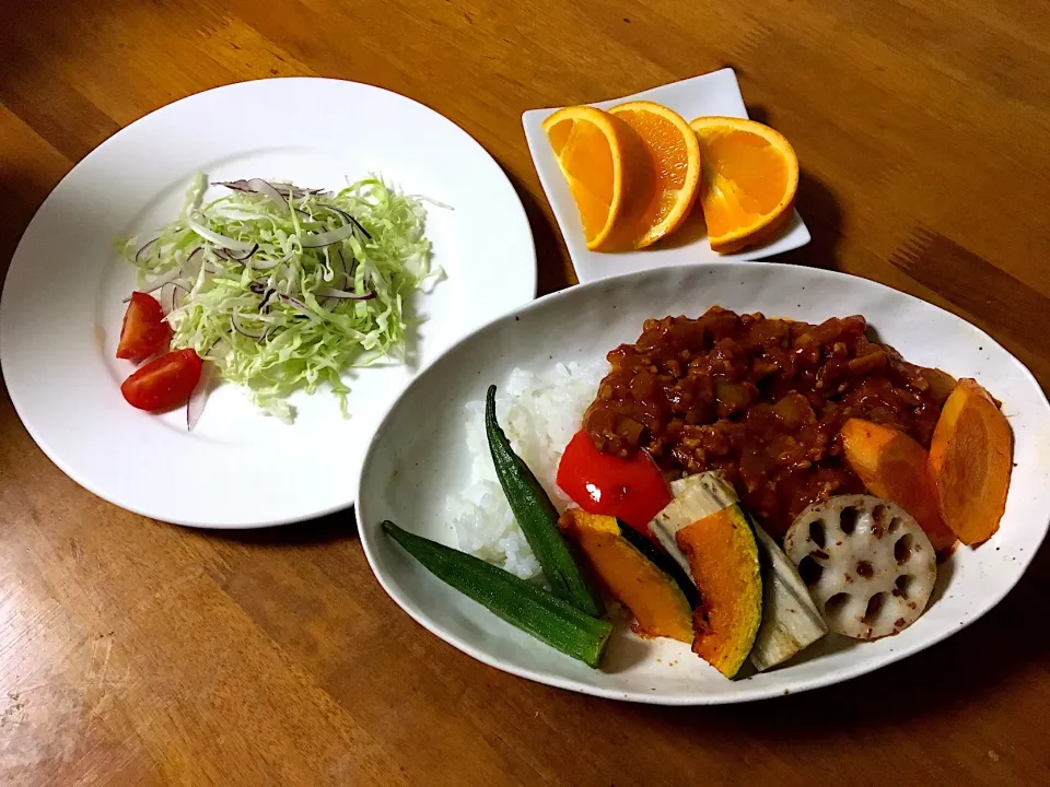 Snapdishの料理写真:10分でカフェ風カレー

カレー、サラダ、オレンジ|nanaさん