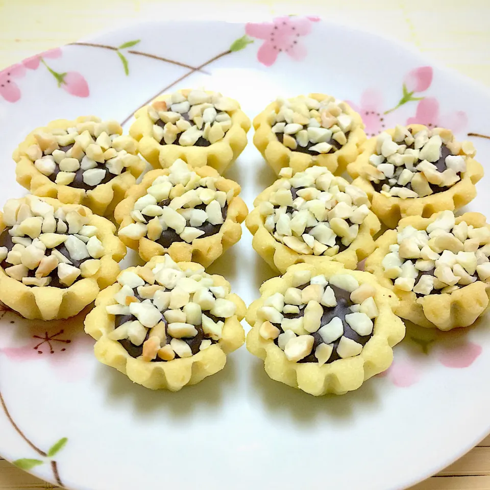 Snapdishの料理写真:Mini Almond Choco tart|Jenさん