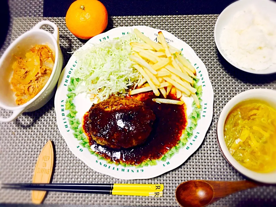 Snapdishの料理写真:洋食屋さん風ハンバーグ、ツナ大根、もやしのカレー風味スープ|ありかさん