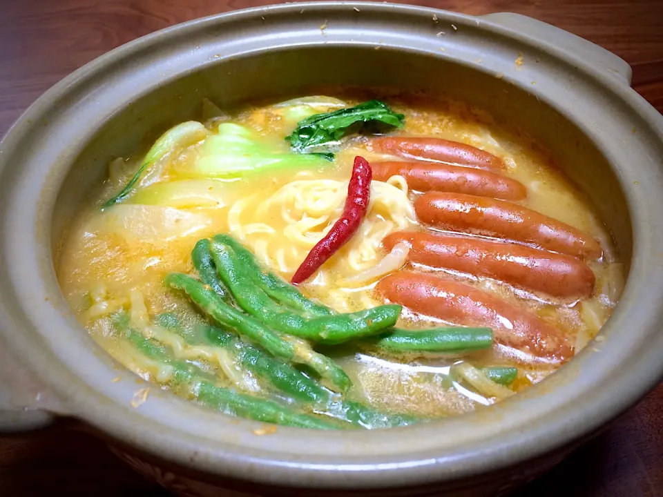 ぱぴこ家の「うぃんな〜べ🎊」中華麺入り🍥|ぱぴこ家さん