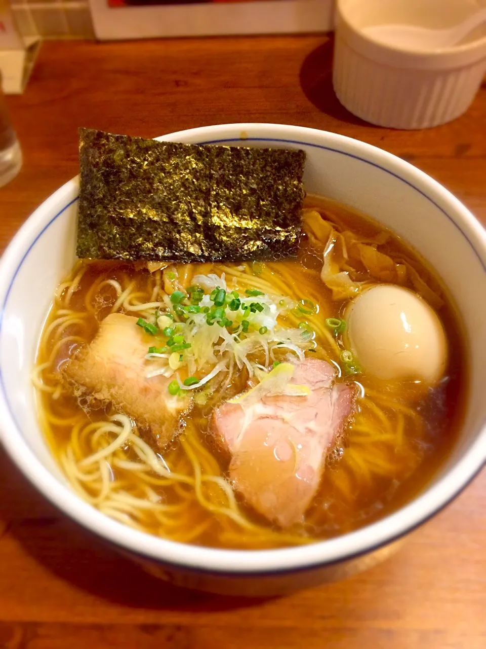 Snapdishの料理写真:味玉醤油らーめん@麺処びぎ屋|morimi32さん