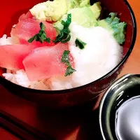 マグロアボカド丼とろろ添え|かとうさん