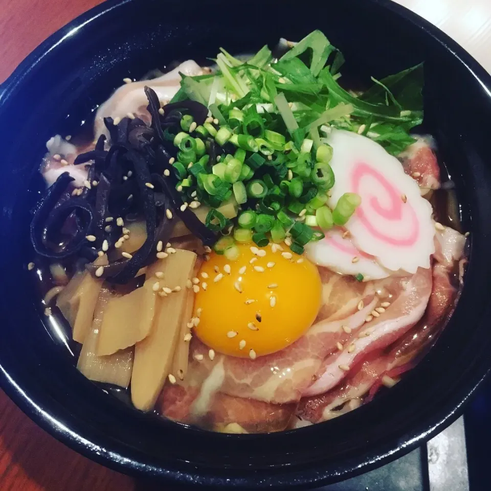 名古屋風味噌煮込みうどん…じゃなくて〜ラーメンです！|晴れの陽さん