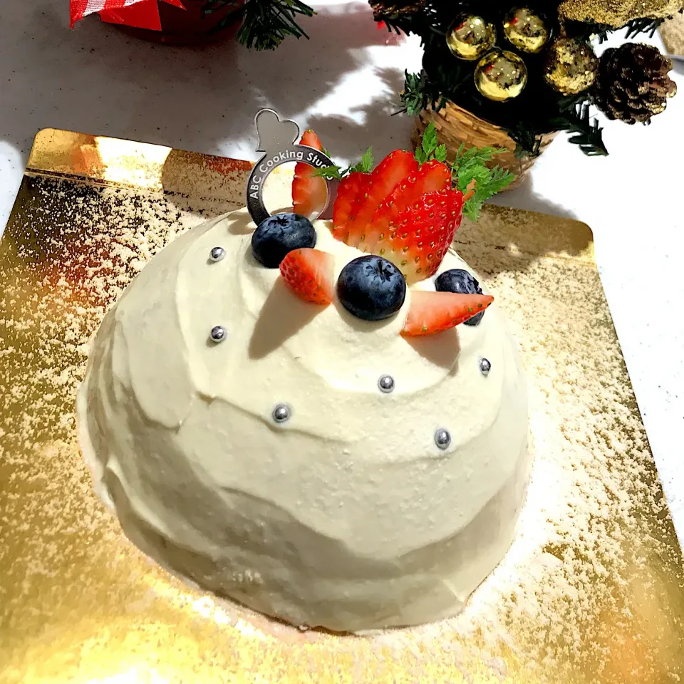 Snapdishの料理写真:Snow dome cake|Yvonne C.さん