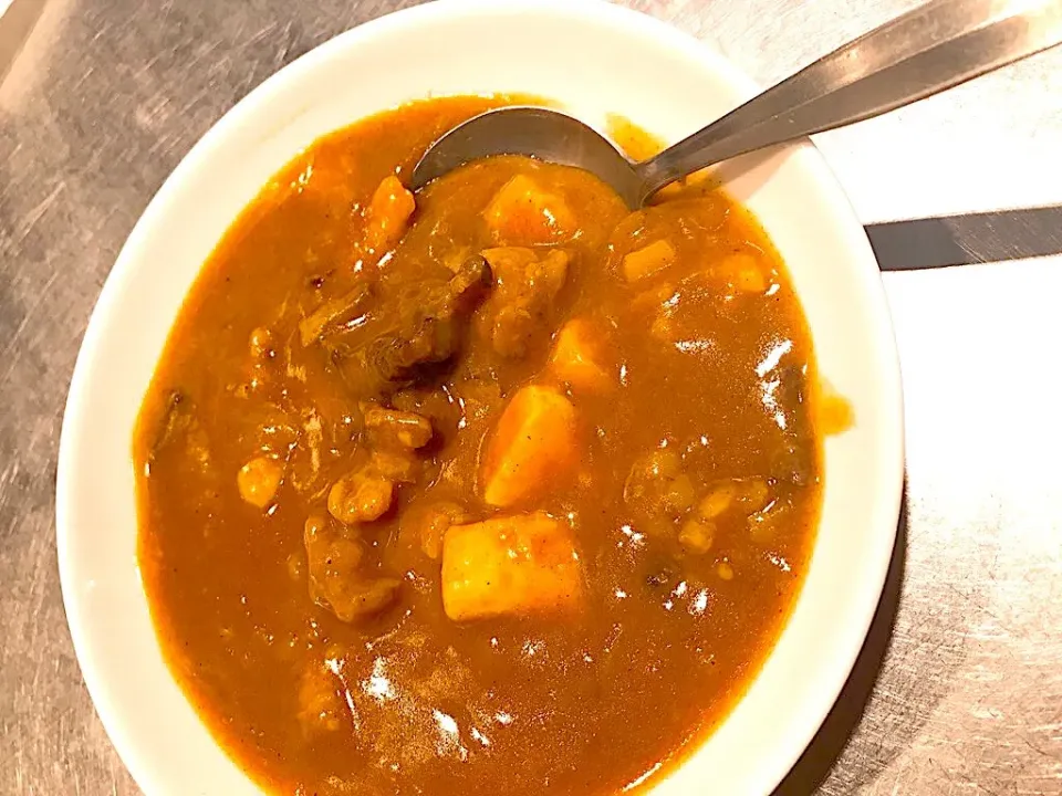 今日のカレーは‼︎‼︎‼︎
なんと、牛赤身を使った具沢山のカレー🐄🍛
お肉は早い者勝ちですよ😏♥️
是非ご来店ください🤗|スイーツ ビュッフェ PRINCESS 熊本さん