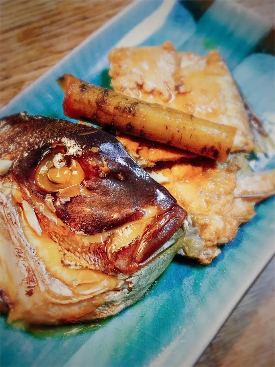 休日のお夕飯
・鯛のアラの焚き物|akiさん