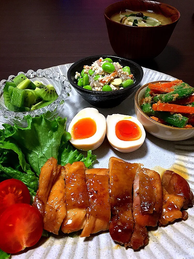 ⭐️甘酢照り焼きチキン
⭐️人参とインゲンの胡麻和え
⭐️枝豆の白和え
⭐️味玉
⭐️キウイフルーツ
⭐️もやし、しめじ、小松菜の味噌汁|よっちぃさん