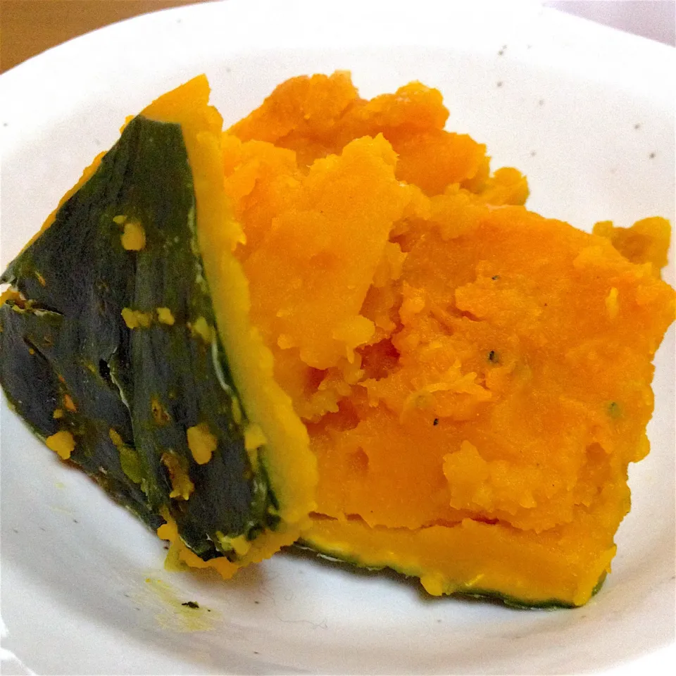 かぼちゃの煮物🎃煮崩れたけど 久しぶりに当たり〜🎯ホックリ栗みたい😍|まいりさん