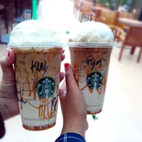 iced latte macchiato double shots, six pumps of syrup upside down caramel drizzle 💕|amirah natasyaさん