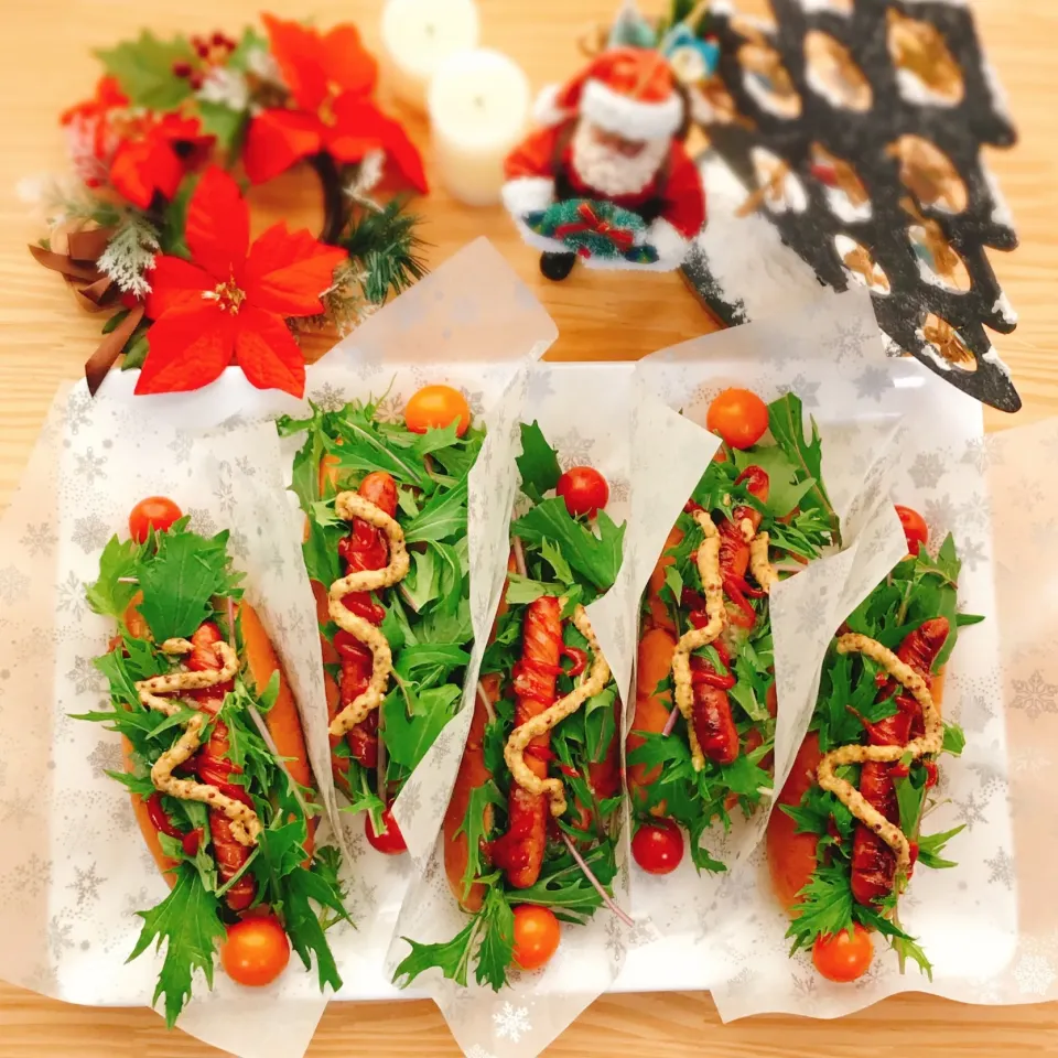 たっぷり水菜でクリスマスホットドッグ|アスママさん