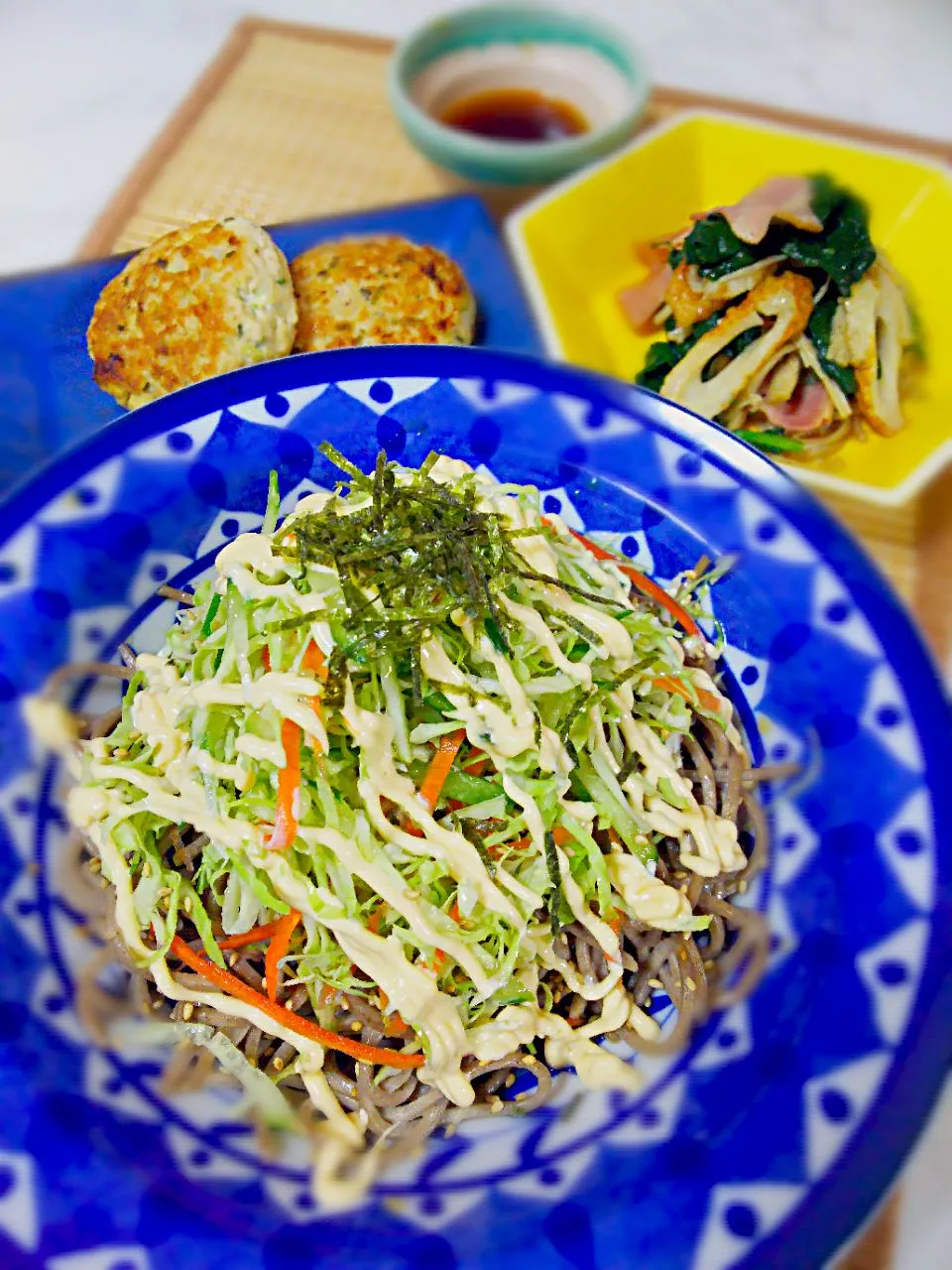 蕎麦サラダ☆餃子風味の豆腐ハンバーグ☆ほうれん草のソテー|わかなさん