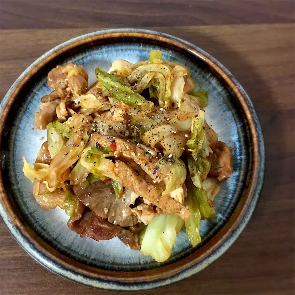 キャベツと厚揚げと豚肉のオイスターマヨの辛味炒め|たまさん