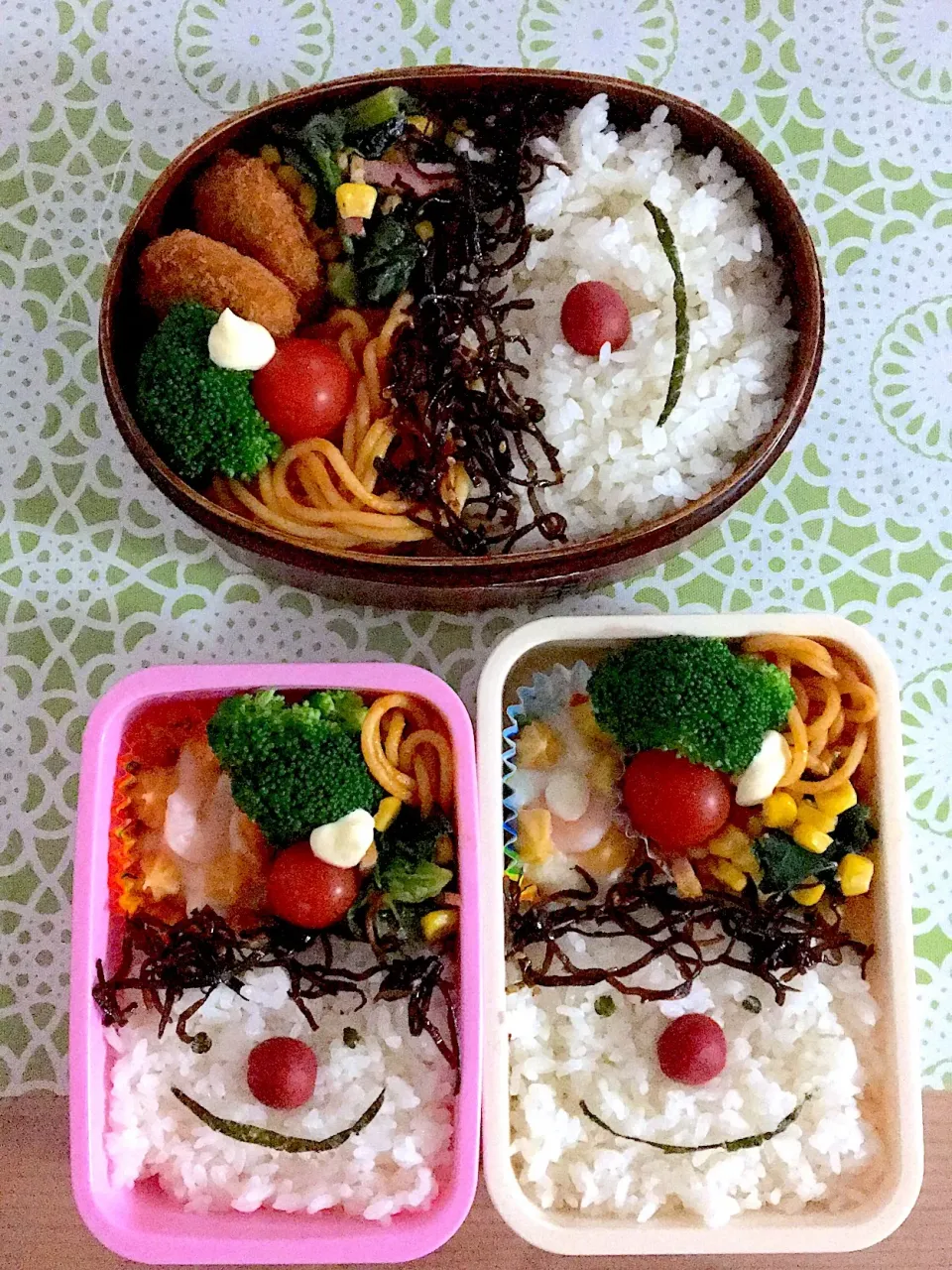 夫☆息子☆娘お弁当🍱
#顔 #顔弁  #メンチカツ  #スパゲティ #コーンバター|かねしろ食堂さん