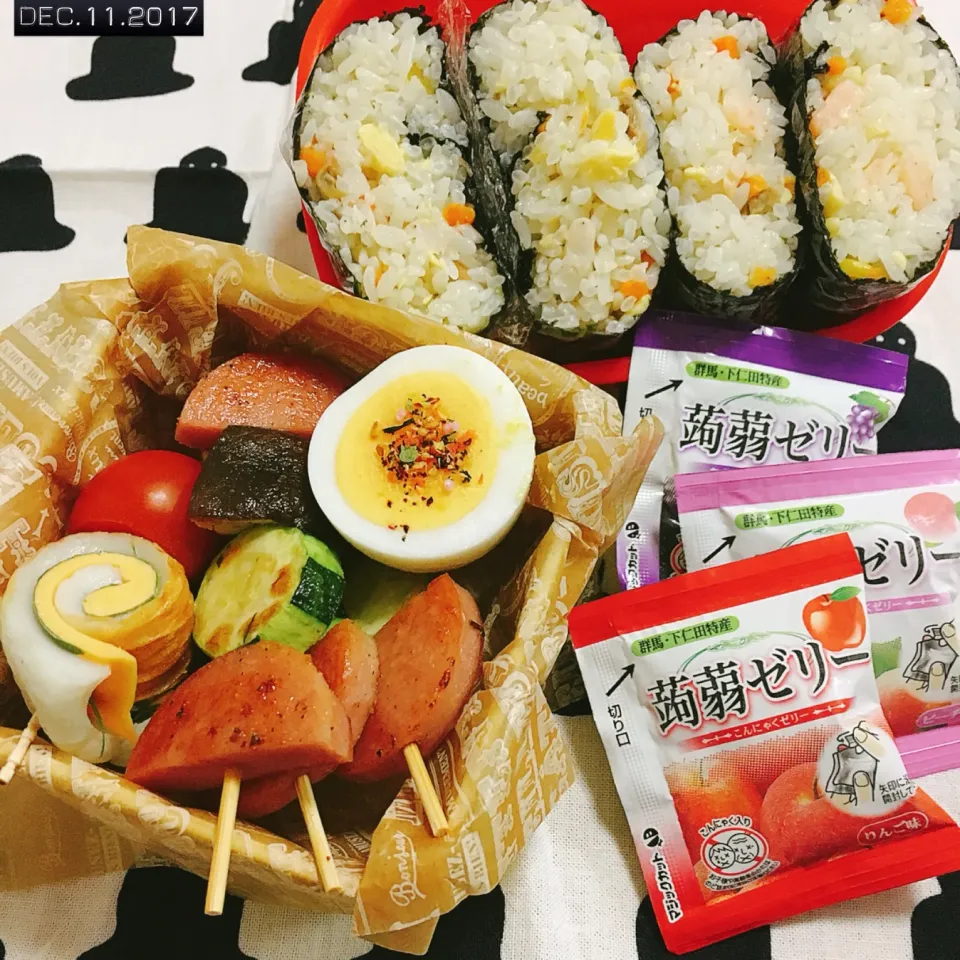 Snapdishの料理写真:#おにぎらず  #串焼き  #弁当  #お弁当  #お弁当記録|momo31omomさん