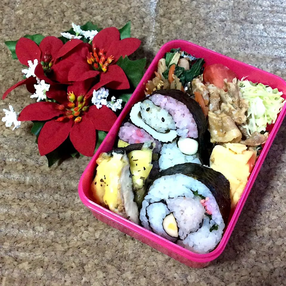 Snapdishの料理写真:クリスマスデコ巻き寿司でHAPPY弁当🍙|夢ーテルさん