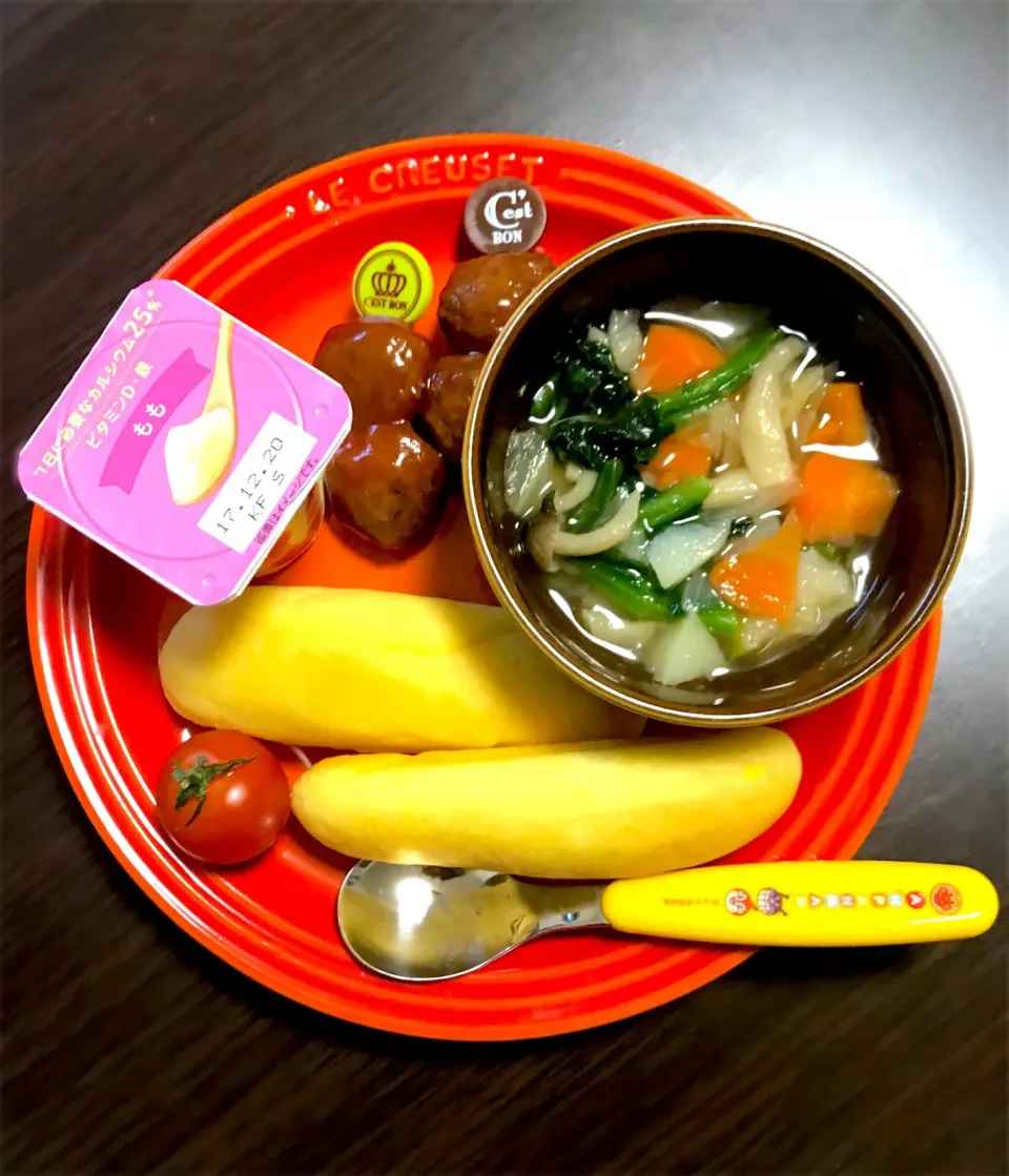 12/11❁息子 朝ごはん☀️
アンパンマン野菜スティックパン🥖
コンソメ野菜スープ🥦
(キャベツ・人参・じゃがいも・しめじ・ほうれん草)
プチトマト🍅
ミートボール
プチダノン🍑|つんさん