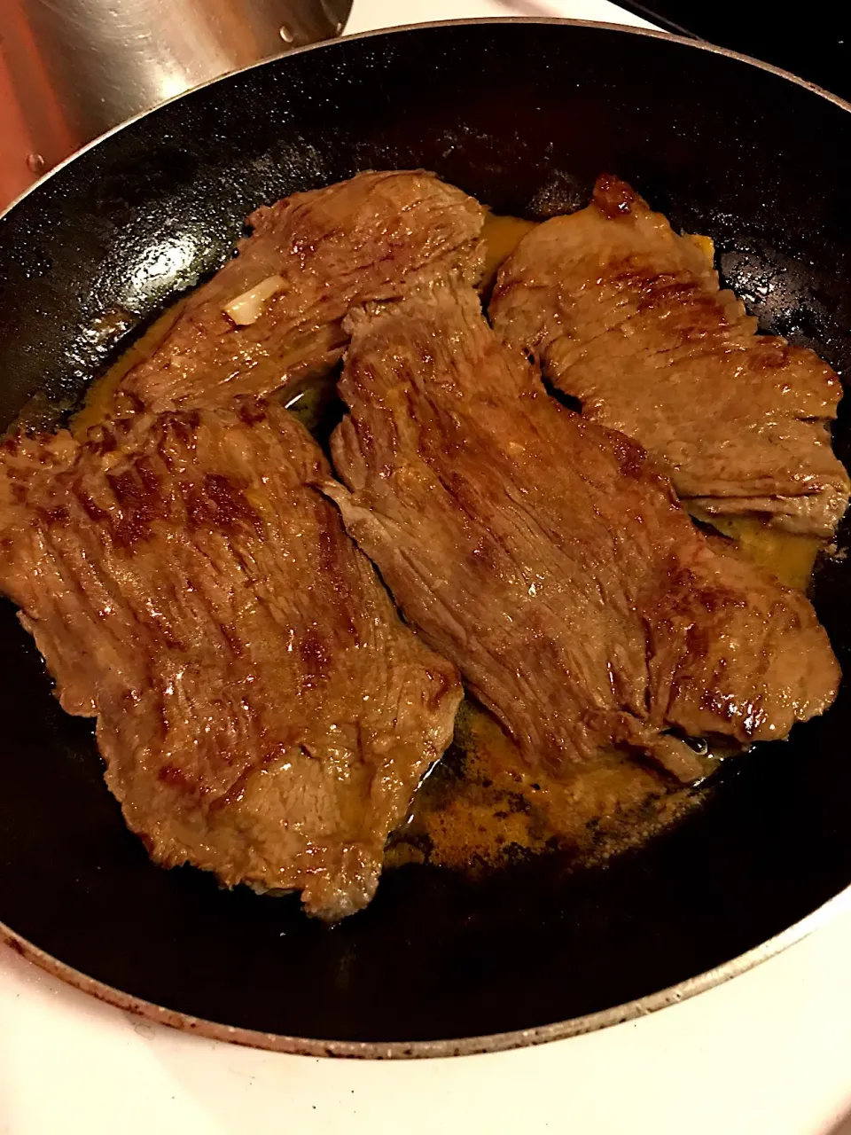 Snapdishの料理写真:Garlic butter and extra virgin olive oil pan seared skirt steak #steak #skirtsteak  #panseared|🌺IAnneさん