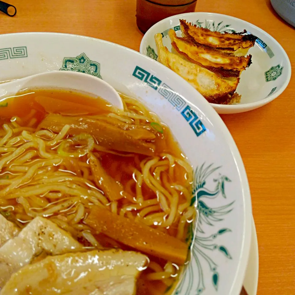 2017.12.11（月）
今日は通院でお昼は日高屋で醤油ラーメンと半餃子。|たえさん