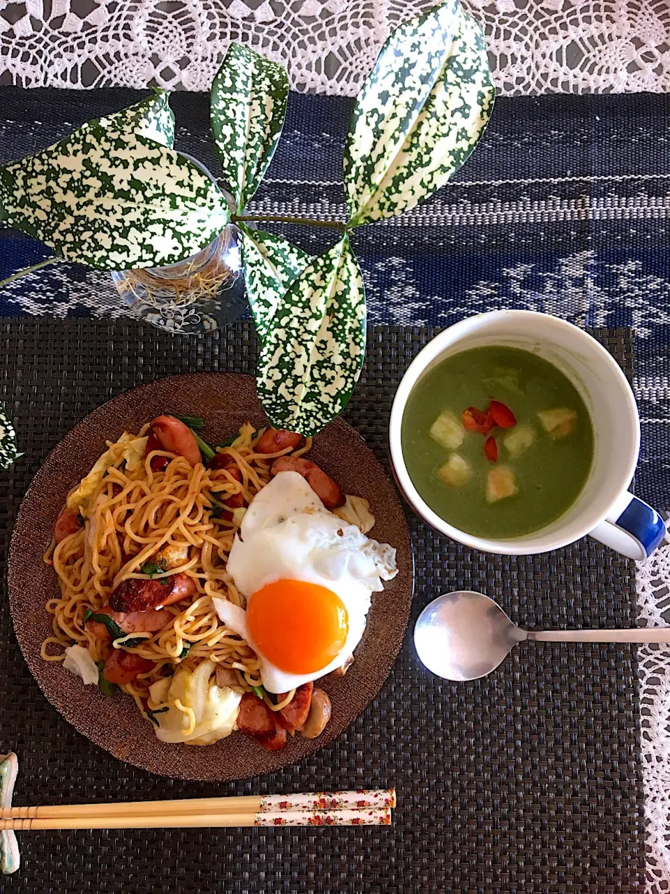 Snapdishの料理写真:ラーメン用縮れ麺で焼きそばランチ！|Tina Tomoko😋さん