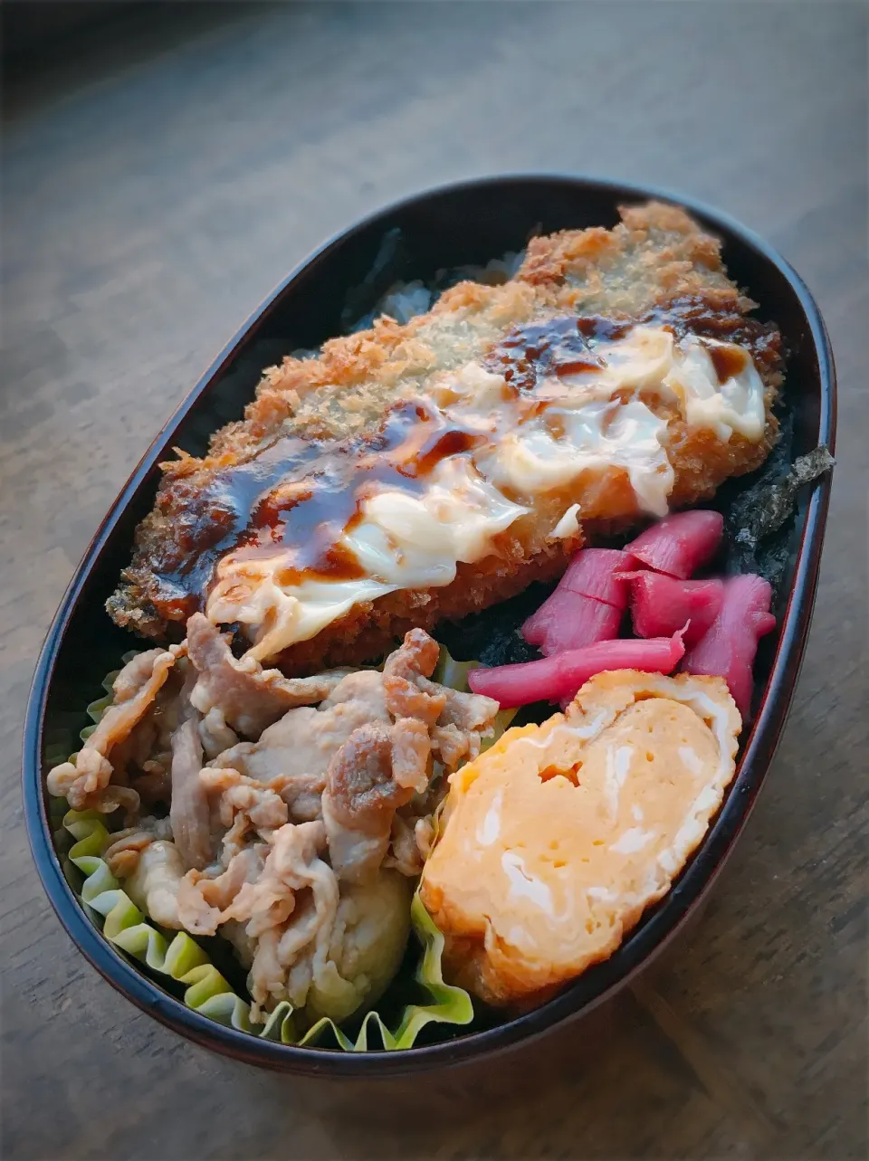 Snapdishの料理写真:今日のお弁当
・アジフライ
・だし巻き卵
・豚焼肉風|akiさん