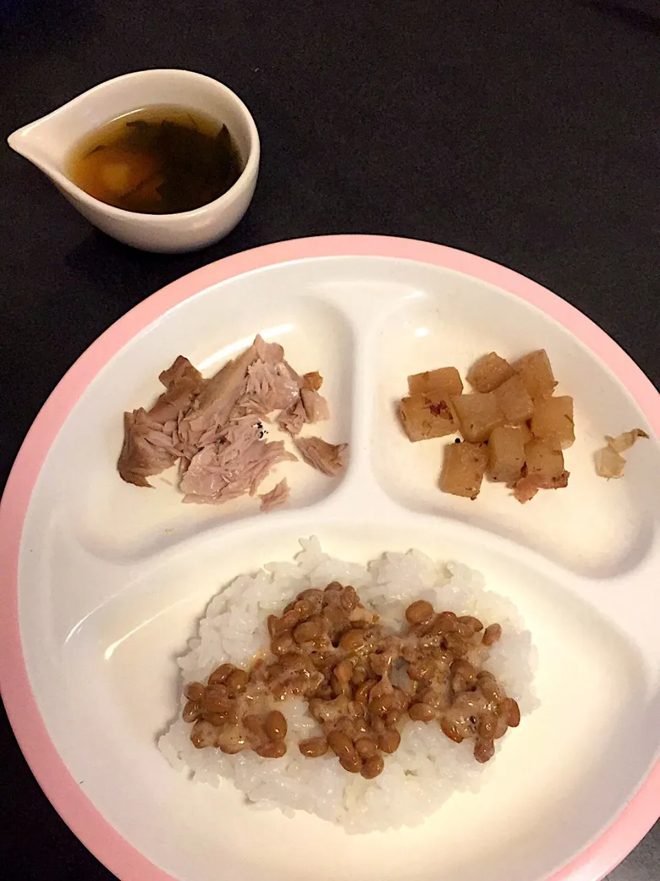 離乳食 夜
・納豆ごはん
・マグロのカマの煮付け
・大根の煮物
・じゃがいもとワカメのお味噌汁
・ぶどう(写真なし)|ぺろたんさん