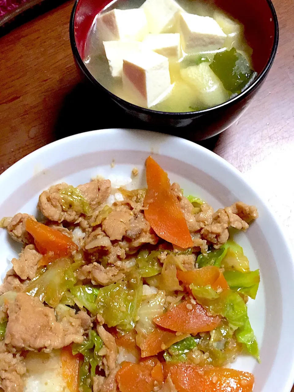 豚肉とキャベツの胡麻くるみ味噌丼|掛谷節子さん