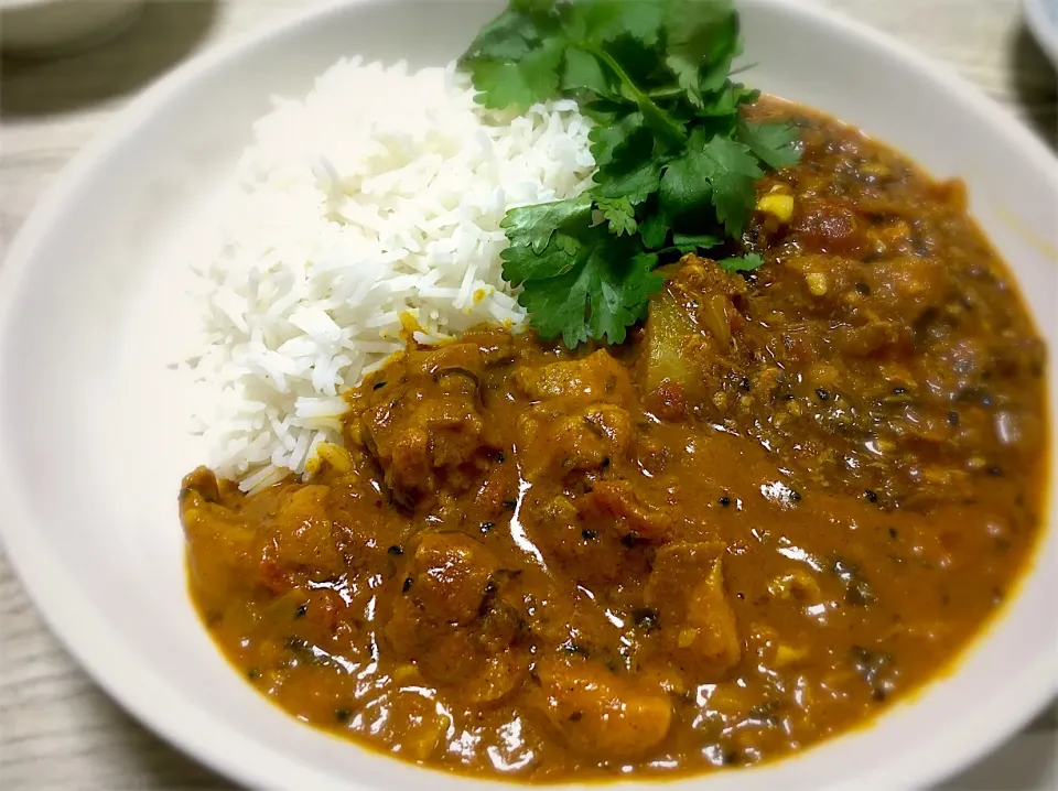 チキンカレーと
鯖と大根のカレー|榎木津 礼二郎さん