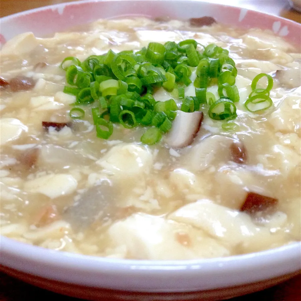 Snapdishの料理写真:椎茸と玉ねぎたっぷり✨白麻婆豆腐🍲絹ごし豆腐でね〜🤗#寒い日#温まる|まいりさん